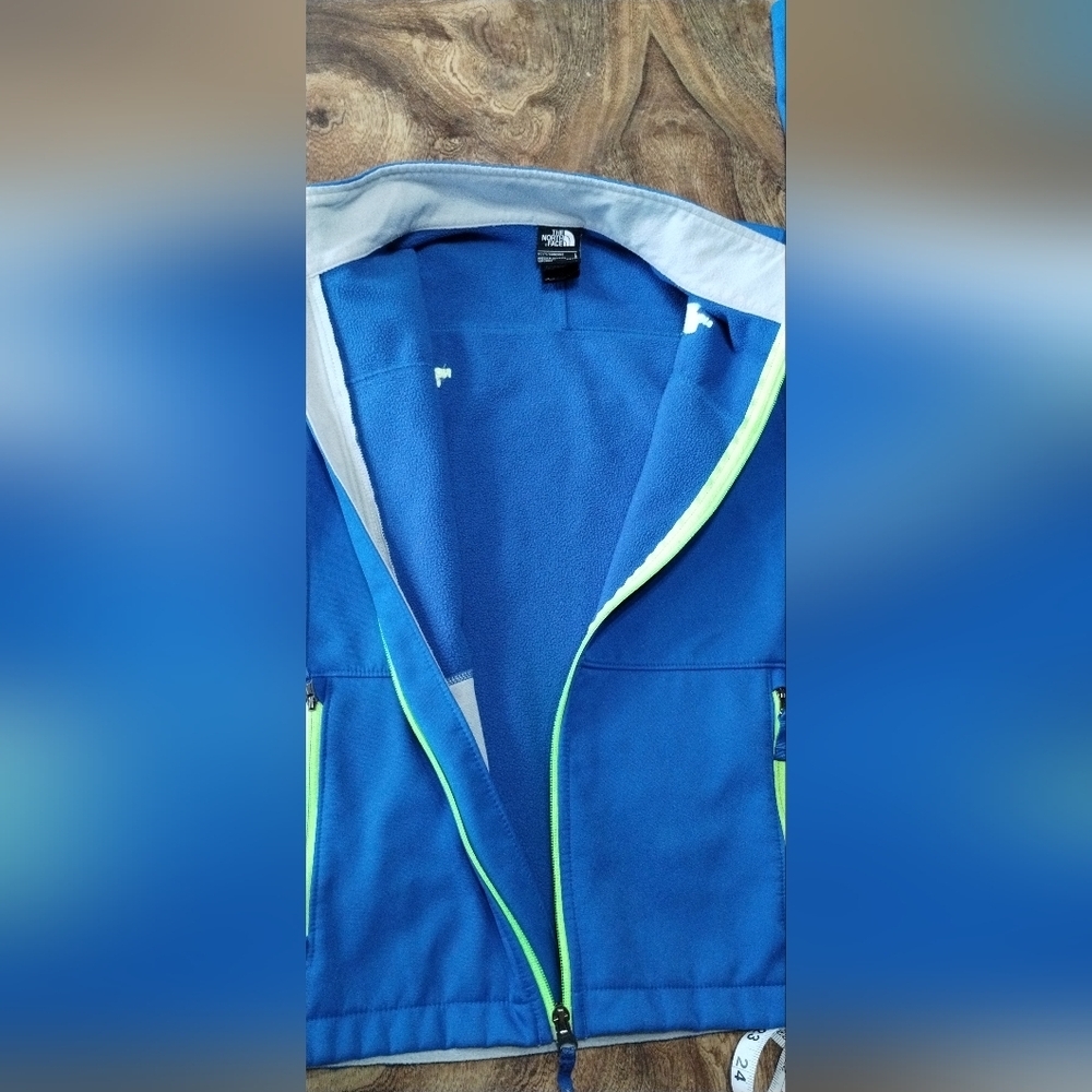 The North Face Windwall Blue Boys Jacket with Lime Accents (14-16) - Picture 6 of 12